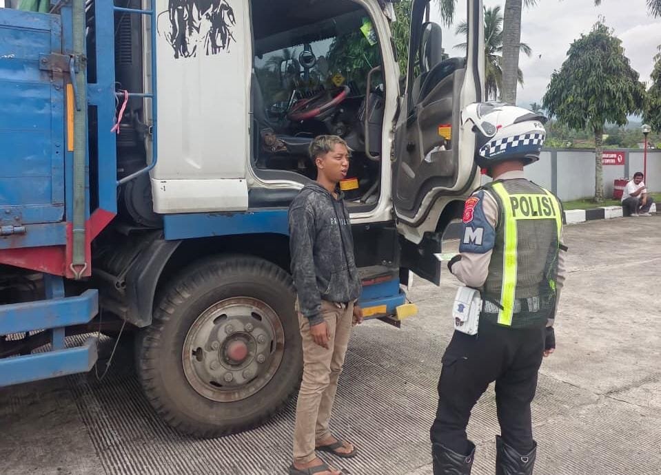 Satlantas Polres Ciamis Lakukan Penindakan Kendaraan Sumbu Tiga untuk Menjaga Ketertiban Lalu Lintas