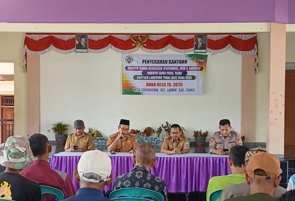 Polsek Lakbok Hadiri Penyaluran Bantuan Desa Sukanagara dan Sampaikan Imbauan Kamtibmas kepada Warga
