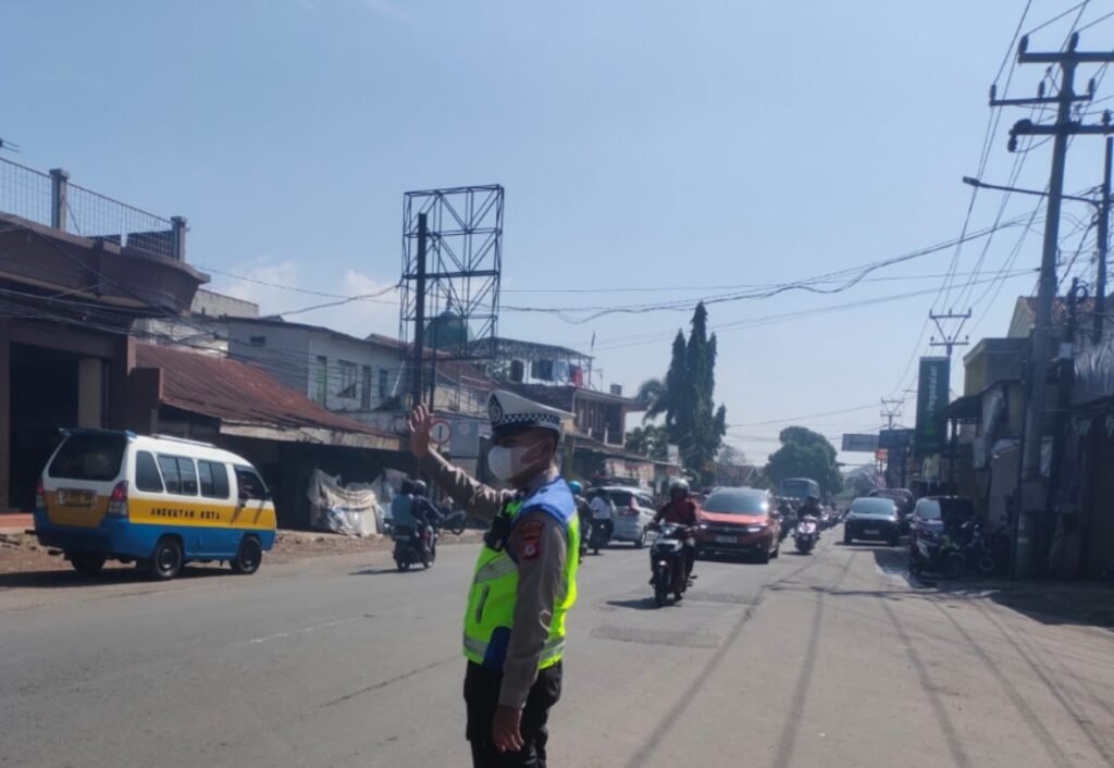 Antisipasi Kepadatan Arus Mudik, Polres Garut Terapkan Rekayasa Lalu Lintas One Way di Jalur Limbangan–Malangbong