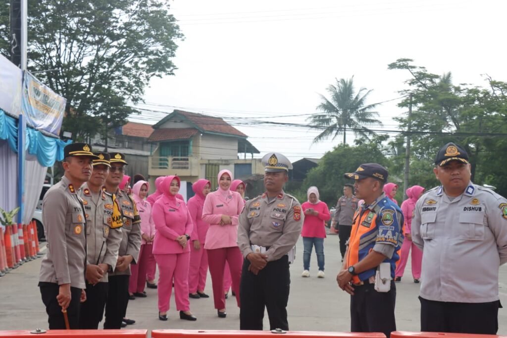 Bhayangkari Garut Peduli, Kapolres dan Ketua Bhayangkari Kunjungi Pos Pam Ops Ketupat Lodaya 2026