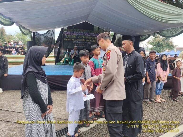 Polsek Kawali Hadir dan Beri Pengamanan Penyaluran Santunan ke Anak Yatim se-Kecamatan Kawali