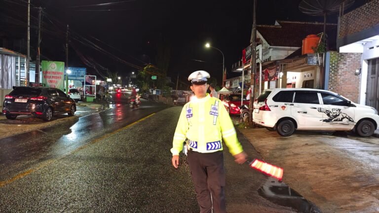 Pos Pam Kawali Ops Ketupat Lodaya 2026 Polres Ciamis Turun ke Jalan Lakukan Pengaturan Lalin