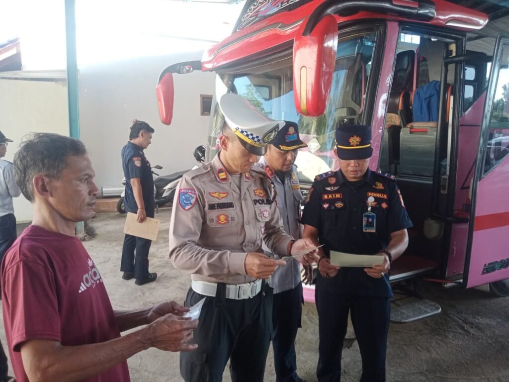 Cegah Fatalitas Kecelakaan Lalin, Bus Umum dan Pariwisata Asal Ciamis di Ramp Check Petugas