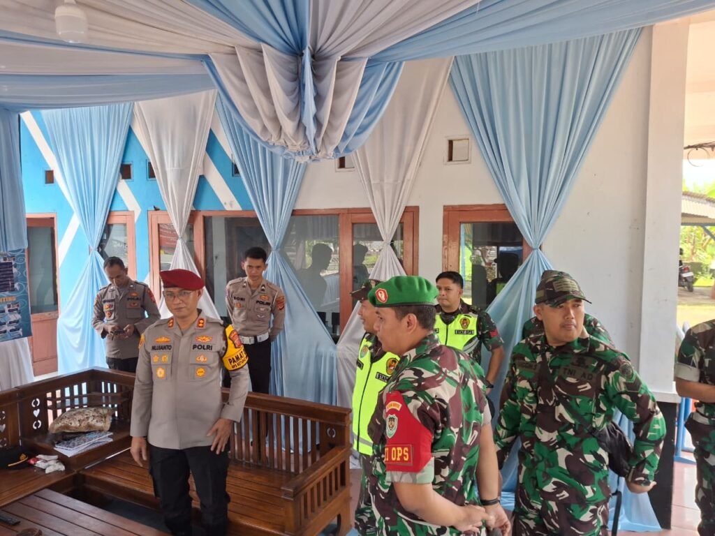 Dukungan Semangat Bertugas, Personel Pos Pam Cihaurbeuti Didatangi Pamatwi Polda Jabar