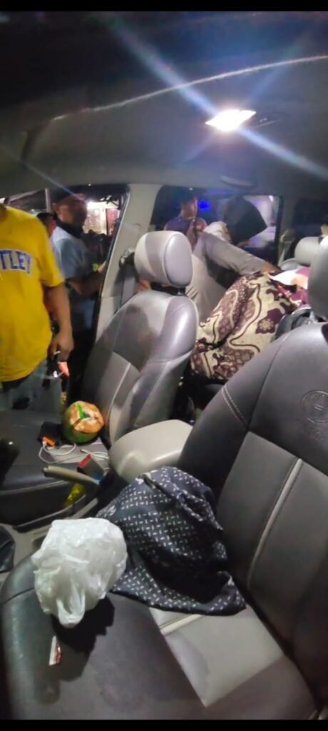 Kapospam Kawali Turun Langsung Beri Pelayanan ke Pemudik Yang Singgah di Pos Pam Kawali