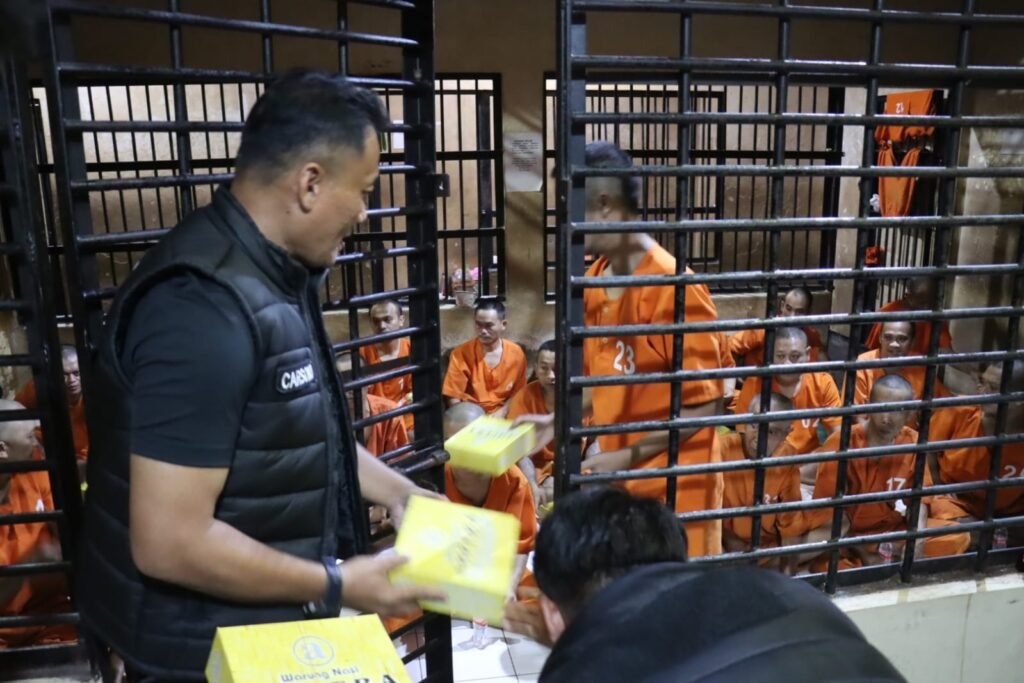 Kebersamaan dalam Kesederhanaan, Satreskrim Polres Ciamis Gelar Buka Puasa Bersama Tahanan