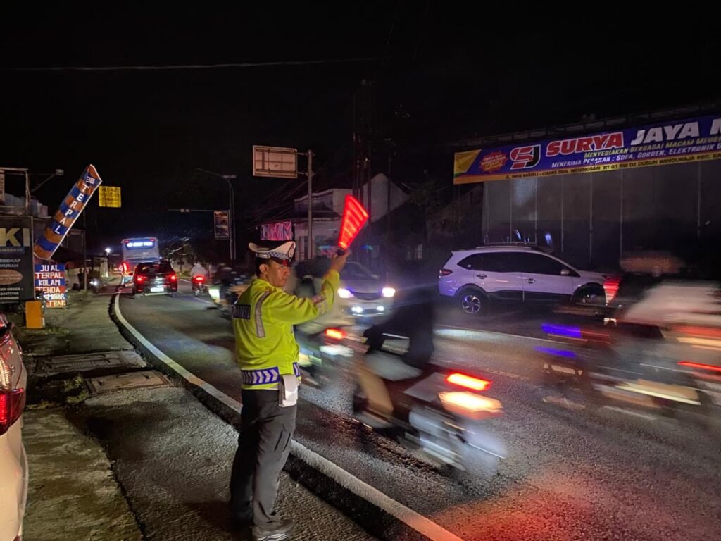 Pos Pam Kawali Ops Ketupat Lodaya 2026 Polres Ciamis Turun ke Jalan Lakukan Pengaturan Lalin