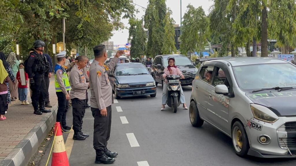 Kapolres Ciamis Turun Langsung Atur Lalu Lintas, Wujud Nyata Pelayanan Kepolisian di Tengah Kemacetan