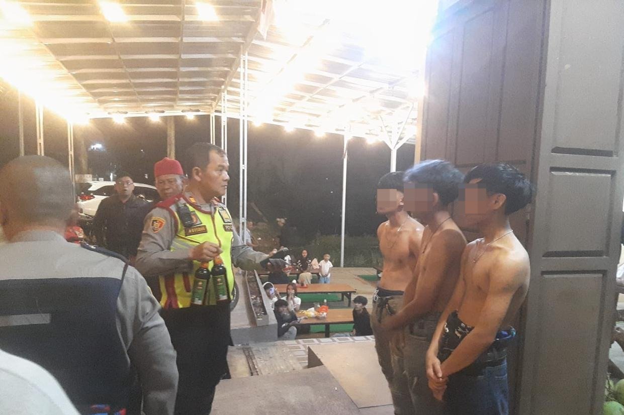 Patroli Polsek Wanaraja Amankan 5 Remaja yang Konsumsi Miras