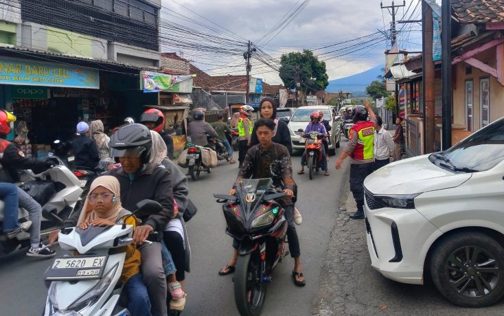 Pemantauan Arus Lalin Dan Tempat Wisata Di Wilkum Polsek Samarang, Dalka OPS Ketupat Lodaya 2026