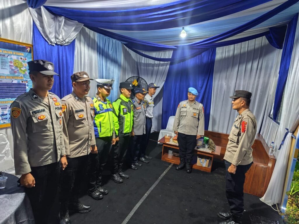 Pelayanan Prima, Pos Pam Kawali Gelar Apel Malam Cek Kesiapan Personel Pengamanan