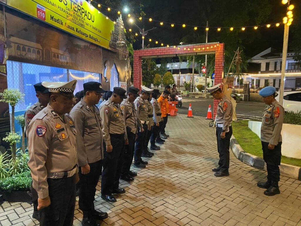 Pelayanan Prima, Pos Pam Terpadu Gelar Apel Malam Cek Kesiapan Personel Pengamanan