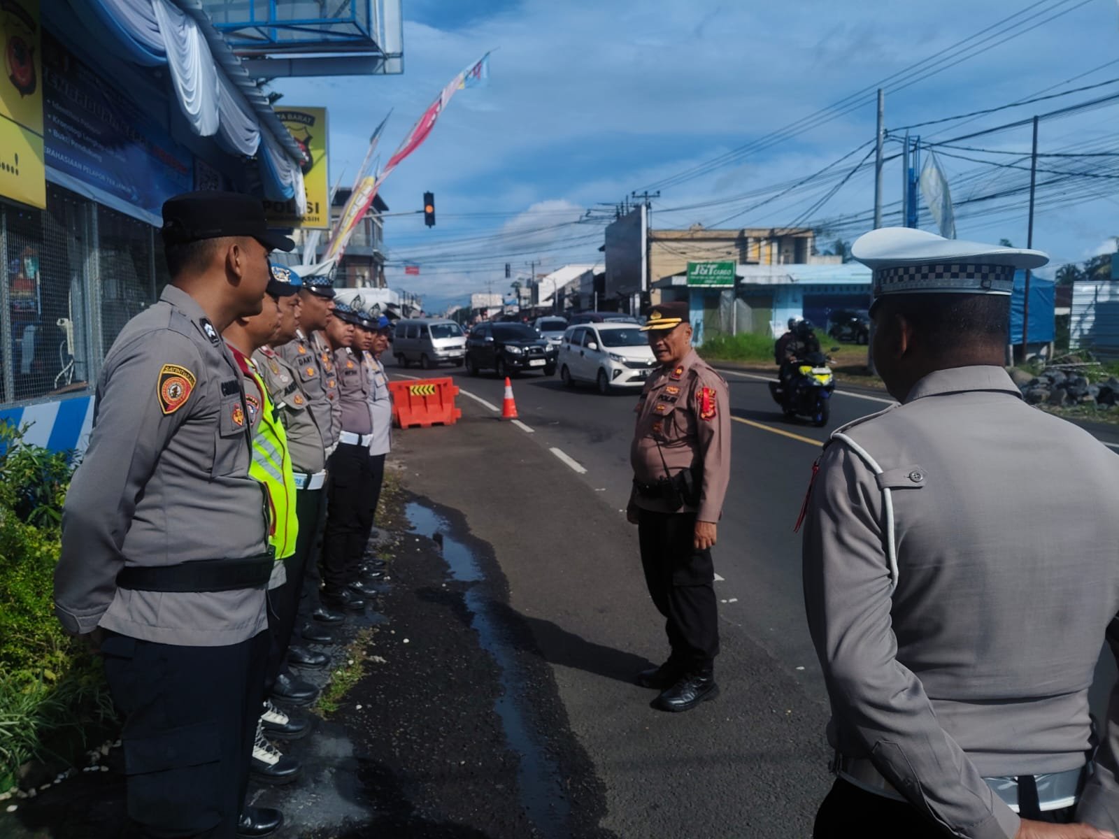 Polsek Cikoneng Gelar Apel Pos Pam Sindangkasih, Perkuat Kesiapsiagaan Personel Ops Ketupat Lodaya 2026