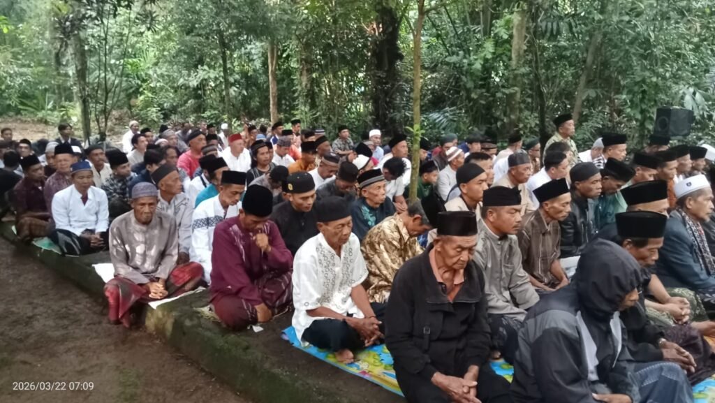 Polsek Cikoneng Hadir dalam Ziarah Makam Raja Galuh, Perkuat Keamanan dan Lestarikan Nilai Sejarah