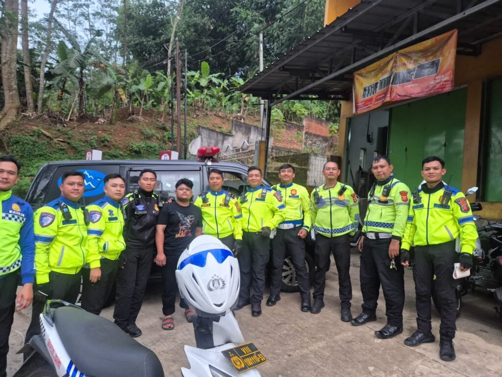 Aksi Ugal-ugalan Sopir Ambulans Dihentikan Polisi, Nyaris Tabrak Petugas di Malangbong