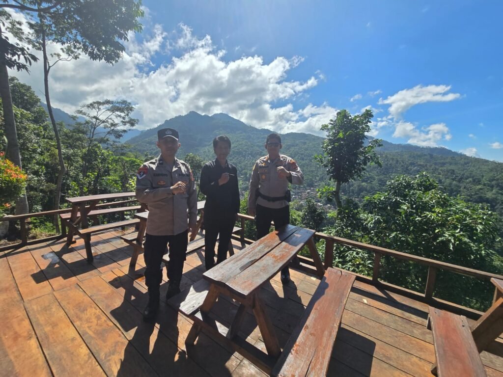 Libur Hari Raya Idul Fitri, Pospam Cihaurbeuti Pantau Aktivitas di Area Wisata Bukit Sampalan Asri