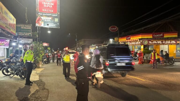Sat Samapta Polres Ciamis Laksanakan Pengaturan Arus Lalu Lintas di Simpang Kujang, Jaga Kondusifitas Ops Ketupat Lodaya 2026