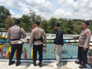 Libur Hari Raya Idul Fitri, Polsek Cisaga Pantau Aktivitas di Area Wisata Waterboom Jinju Asia Park