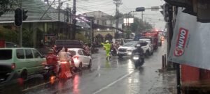 Satgas Kamseltibcarlantas Polres Ciamis Turun ke Jalan Lakukan Pengaturan Lalin di Simpang Tiga Sukamulya