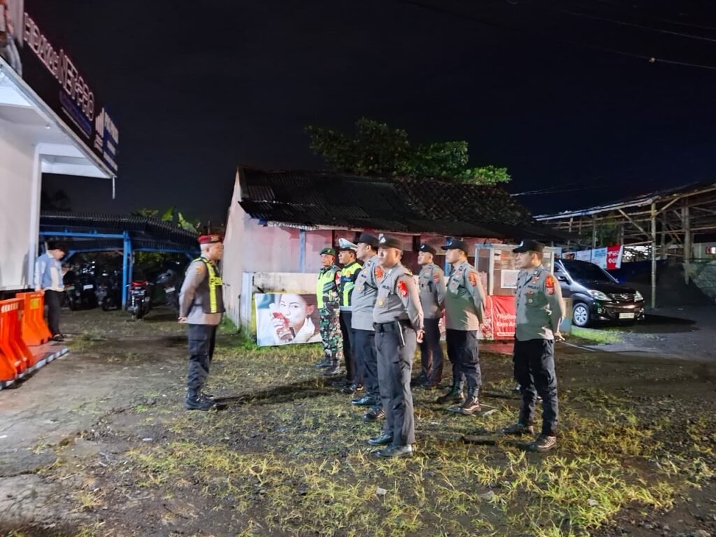 Pelayanan Prima, Pos Pam Cihaurbeuti Gelar Apel Malam Cek Kesiapan Personel