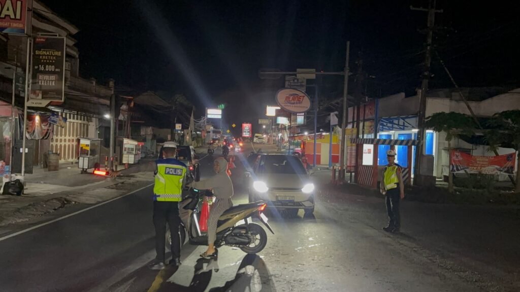 Pos Pam Cisaga Ops Ketupat Lodaya 2026 Polres Ciamis Turun ke Jalan Lakukan Pengaturan Lalin