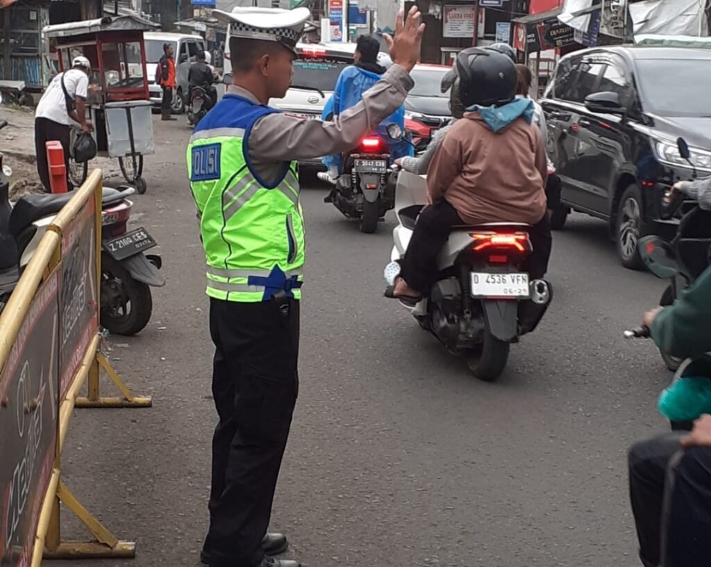 Giat Pemantauan Dan Pengaturan Lalin Sore Hari, Pasca OPS Ketupat Lodaya di Wilayah Hukum Polsek Samarang