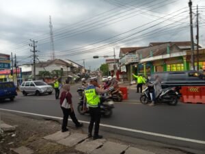 Pos Pam Cisaga Ops Ketupat Lodaya 2026 Polres Ciamis Turun ke Jalan Lakukan Pengaturan Lalin