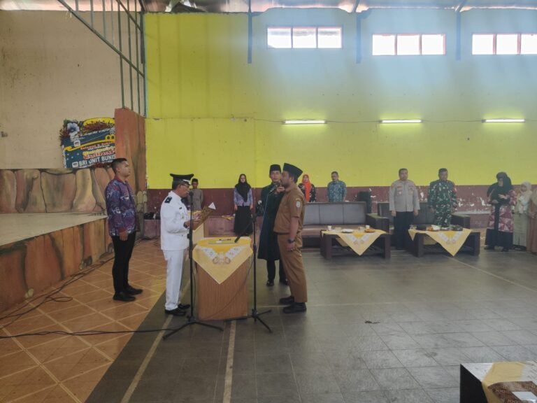 Polsek Cipaku Kawal Pelantikan Perangkat Desa Buniseuri, Wujudkan Situasi Aman dan Kondusif