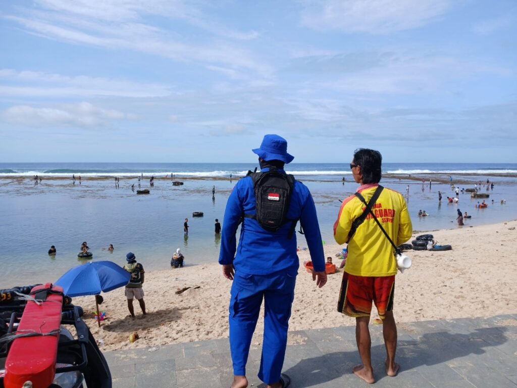 Polsek Wilayah Selatan Bersama Sat Polairud Polres Garut Intensifkan Patroli di Objek Wisata Pantai