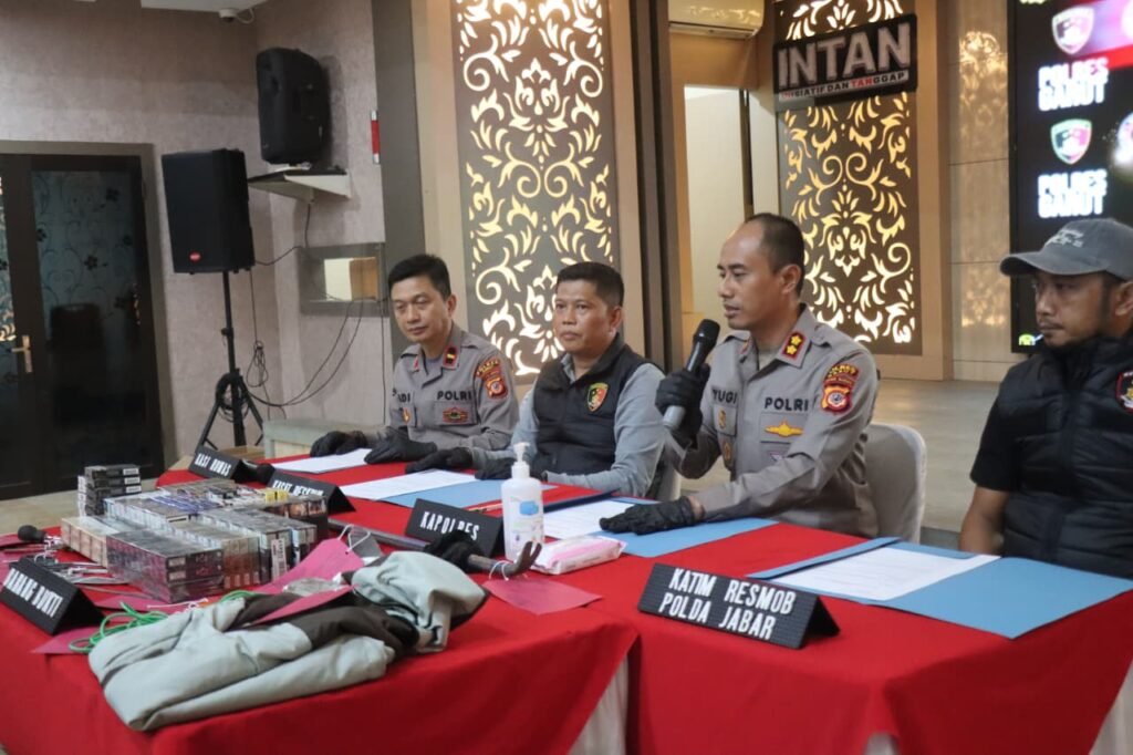 Polres Garut Bekuk Pelaku Bobol Atap Indomaret di Leles