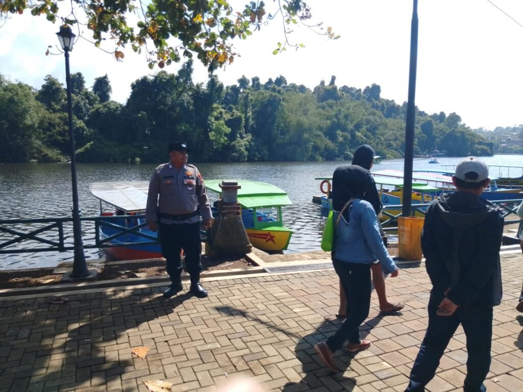 Libur Lebaran 2026, Polsek Panjalu Pantau Aktivitas di Obyek Wisata Situ Lengkong