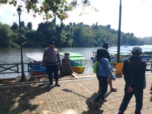 Libur Lebaran 2026, Polsek Panjalu Pantau Aktivitas di Obyek Wisata Situ Lengkong