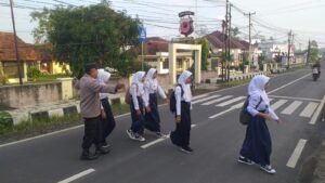 Polsek Lakbok Laksanakan Strong Point Pagi Hari, Wujud Nyata Peran Polres Ciamis Jaga Kamseltibcar Lantas