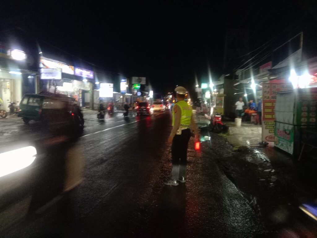Satlantas Polres Ciamis Bersiaga Pengaturan Lalin di Simpang Tiga Kujang Pasca Lakalantas