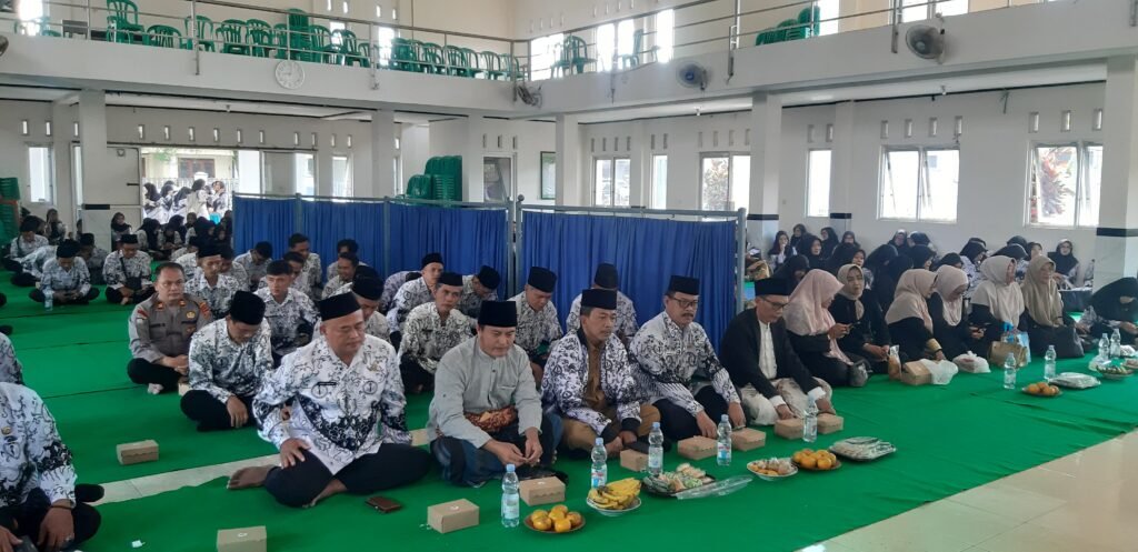 Perkuat Sinergitas, Polsek Cikoneng Hadiri Acara Halal Bi Halal PGRI Kecamatan Cikoneng