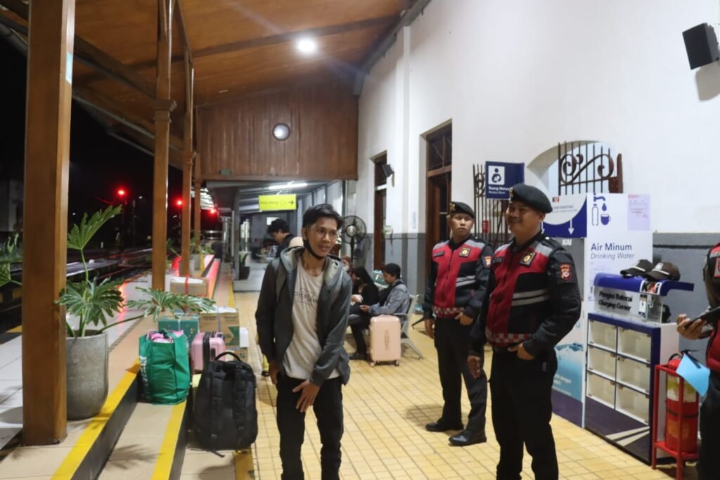 Sat Samapta Polres Ciamis Tingkatkan Patroli Biru, Perkuat Pengamanan Objek Vital di Stasiun Ciamis