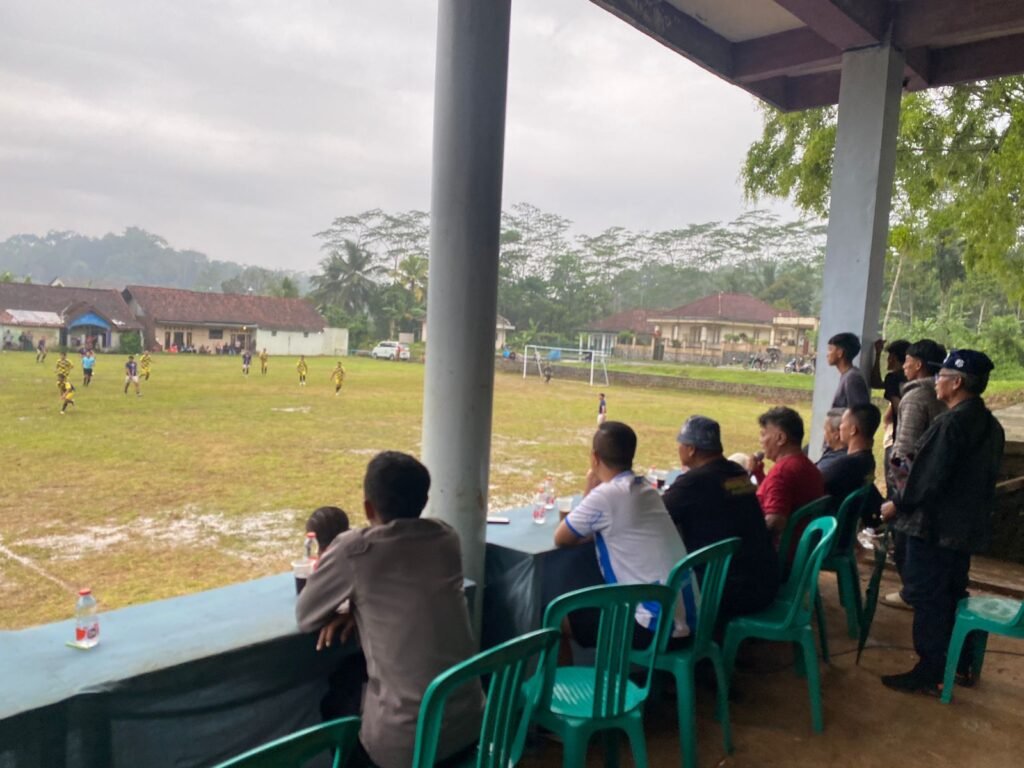 Pengamanan Pertandingan Sepak Bola Ditingkatkan, Polsek Kawali Hadir Jaga Kondusifitas Indra Jaya Cup 2026 di Ciamis