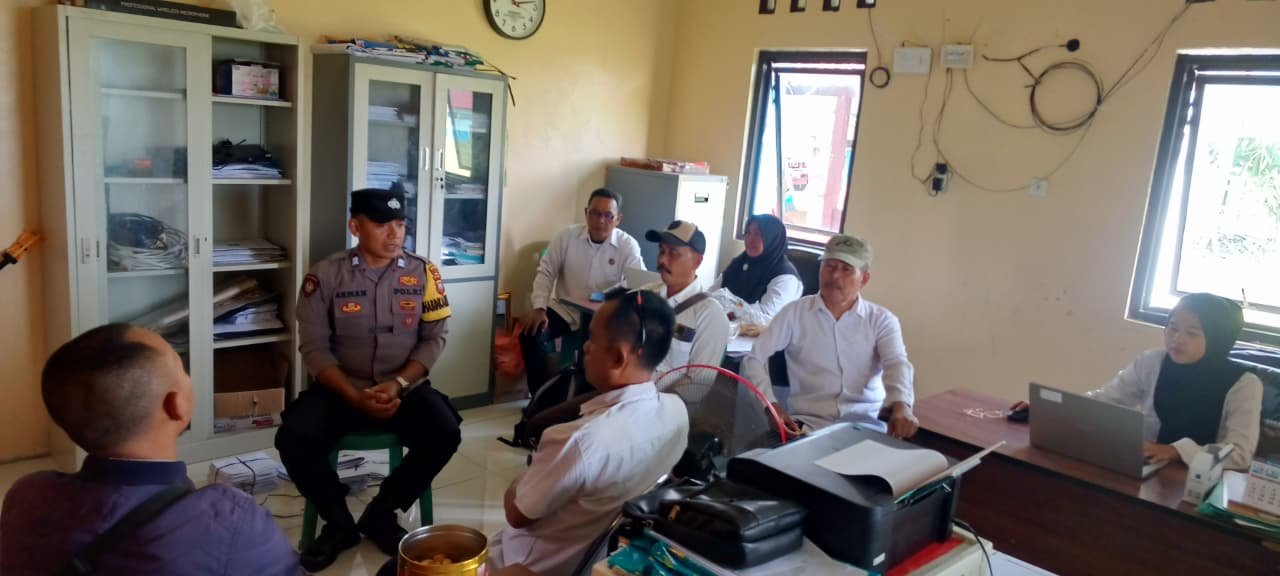 Polsek Banjarsari Turun Bantu Proses Penjaringan Calon Perangkat Desa di Desa Langkapsari