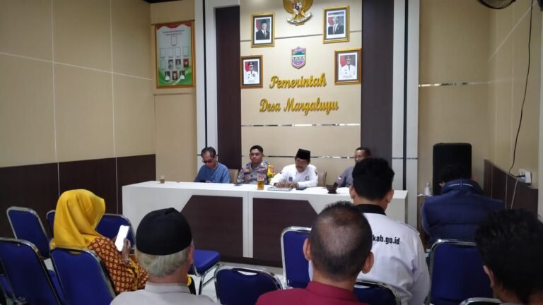 Polsek Cikoneng Beri Pembinaan ke Calon Pengantin dan Remaja di Desa Cikoneng