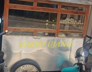 Baru 10 Hari Ujang Buka Warung Mie Bakso di Jalan Margaasih Nanjung, Sudah Ramai Dikunjungi Pembeli