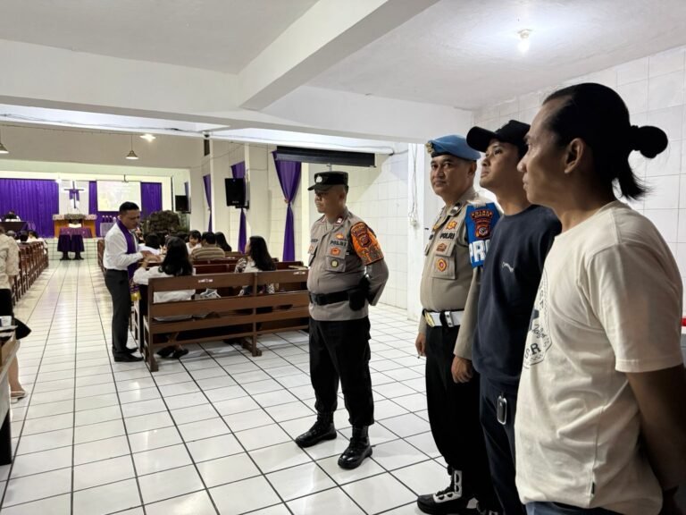Pengamanan Ibadah Jumat Agung, Polres Ciamis Hadir Jaga Kondusifitas di Gereja GKI Ciamis