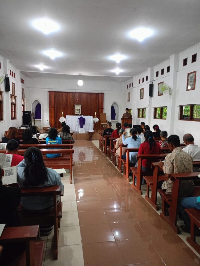 Berikan Rasa Nyaman Beribadah, Polsek Panawangan Bersiaga di Gereja Santo Simon