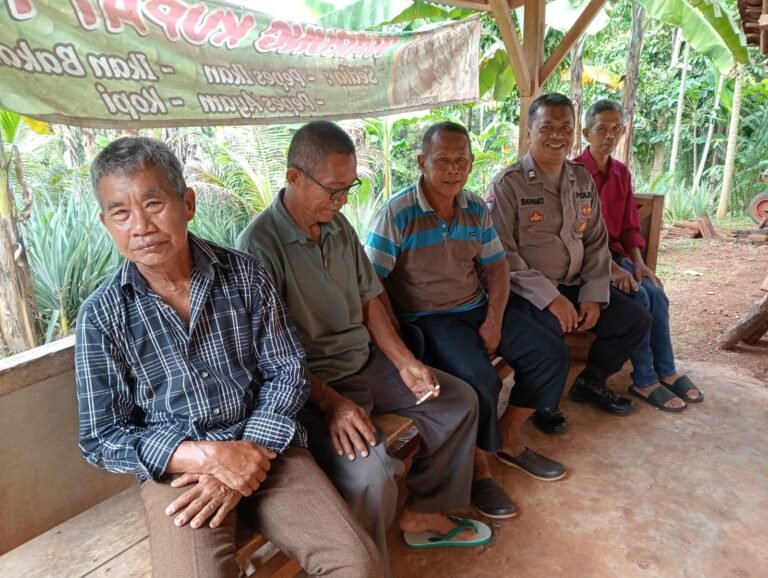 Perkuat Sinergitas, Polsek Sukadana Polres Ciamis Intens Datang ke Warga Beri Imbauan Kamtibmas