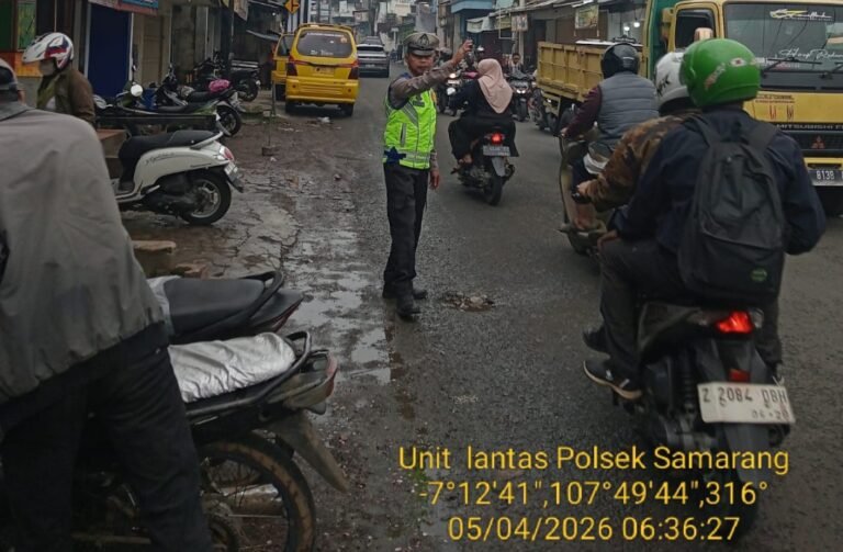 Pastikan Arus Tetap Kondusif, Polsek Samarang Lakukan Pengaturan Lalu Lintas Pagi