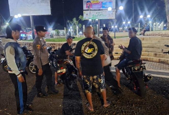 Polsek Sukadana Gencarkan Giat Preemtif dan Pembinaan, Polisi Aktif Cegah Kriminalitas di Malam Libur