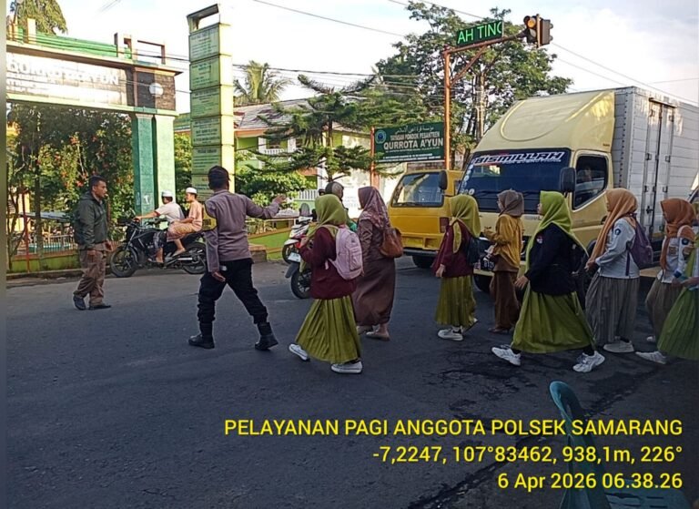 Polsek Samarang Intensifkan Pengaturan Lalu Lintas Pagi Hari, Ciptakan Kamseltibcar Lantas Kondusif