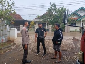 Polsek Cikoneng Laksanakan Sambang ke Warga, Perkuat Kamtibmas di Lingkungan Desa