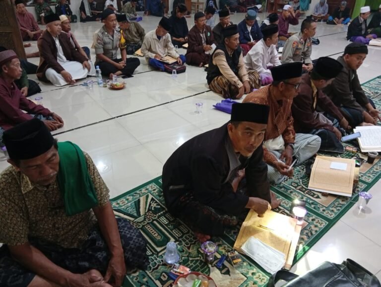 Perkuat Sinergitas, Polsek Cisaga Hadiri Acara Forum Silaturahmi Umat Islam Kecamatan Cisaga