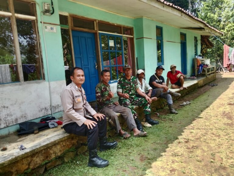 Perkuat Sinergitas, Polsek Cikoneng Koorkom Kamtibmas ke Warga Cisukahurip Nasol