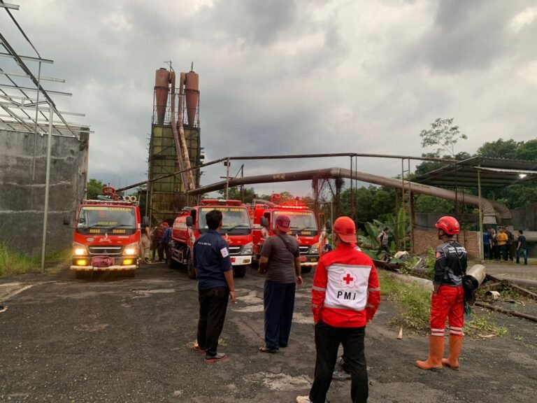 Polsek Cijeungjing Gerak Cepat Cek TKP Kebakaran di PT KBN Ciamis, Pastikan Situasi Aman dan Terkendali